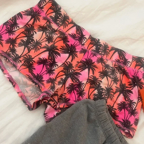 VS PINK Shorts Lot - Picture 3 of 10